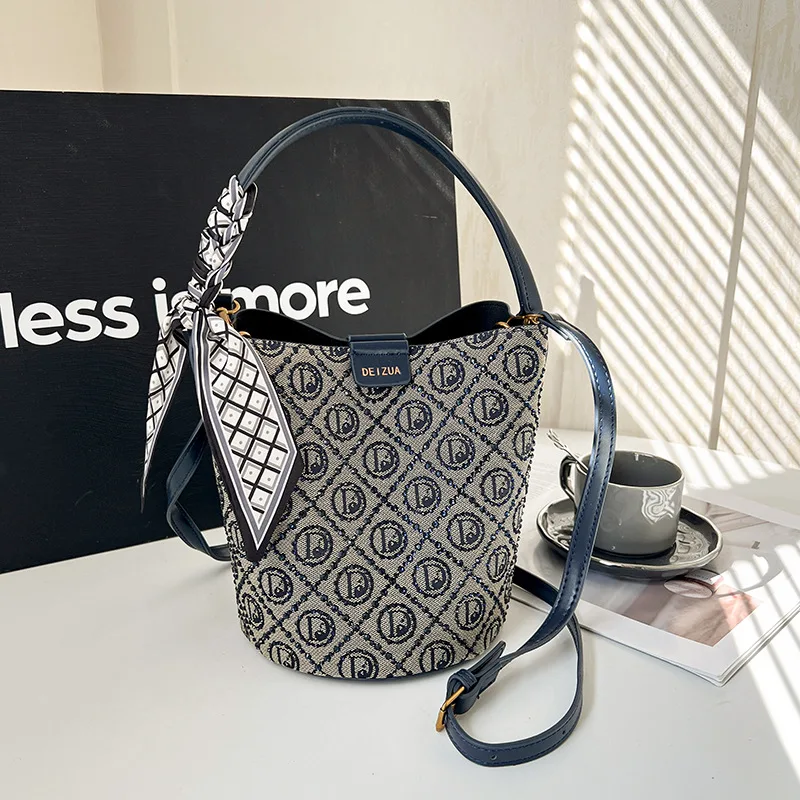 Spacious Bucket Bag Lightweight Crossbody Purse for Women Versatile Shoulder Tote Fashion Day-to-Night Bag Casual Commuter Bag
Spacious Bucket Bag Lightweight Crossbody Purse for Women Versatile Shoulder Tote Fashion Day-to-Night Bag Casual Commuter Bag