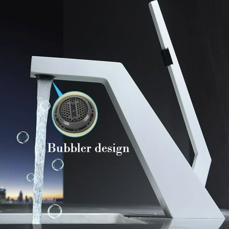 Латунный черный смеситель для ванной комнаты с одной ручкой, настольный, для раковины, с подачей холодной и горячей воды, для смесителей-кранов в ванной
Латунный черный смеситель для ванной комнаты с одной ручкой, настольный, для раковины, с подачей холодной и горячей воды, для смесителей-кранов в ванной