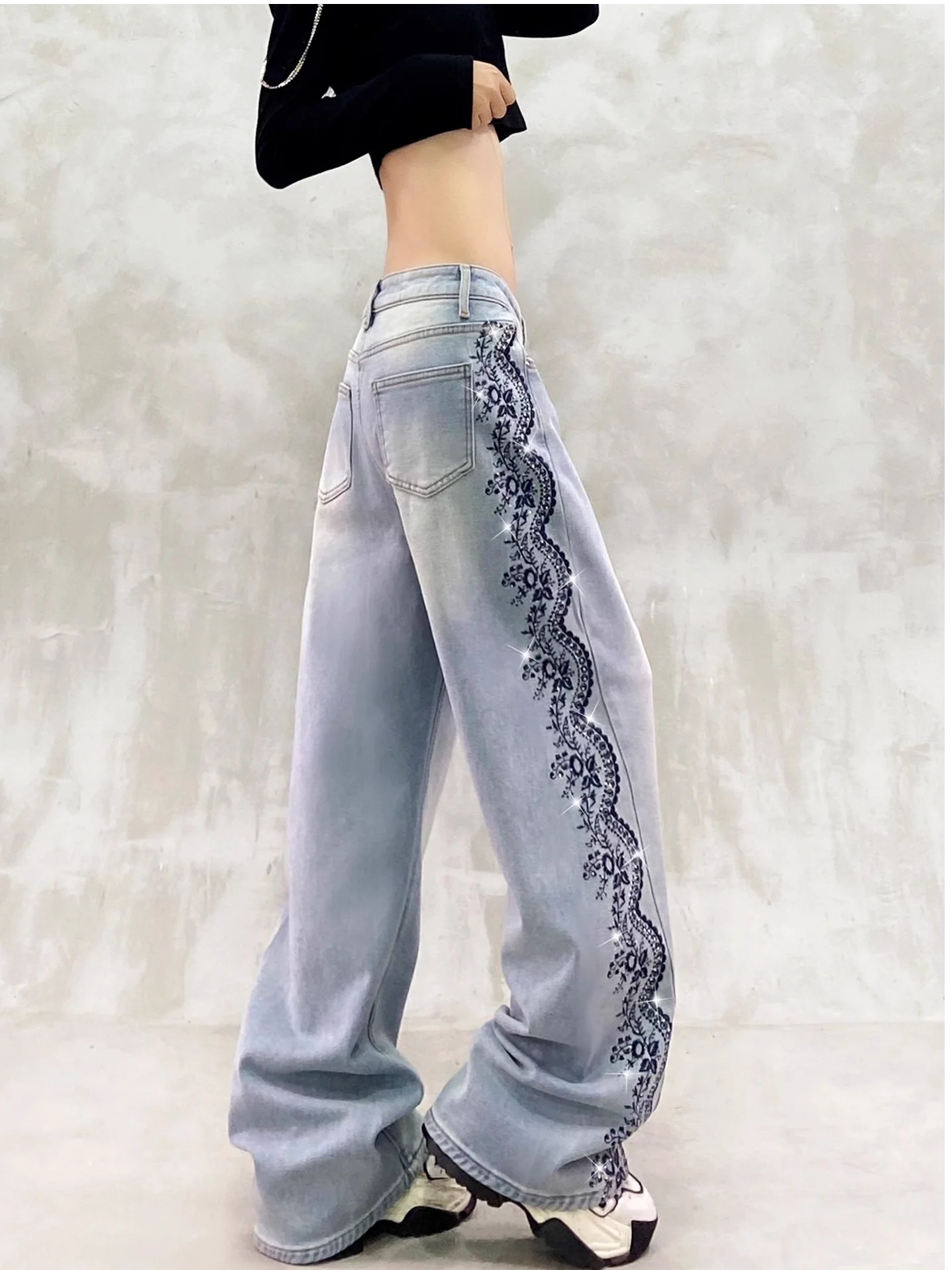Retro Embroidered Side Bead Design Casual Jeans High Waist Wide Leg Pants Autumn New Arrival Comfortable Loose Fit Denim
Retro Embroidered Side Bead Design Casual Jeans High Waist Wide Leg Pants Autumn New Arrival Comfortable Loose Fit Denim
