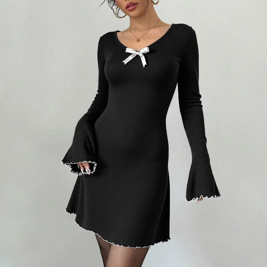 【New style】French elegant Hepburn style knit black and white contrast color flared sleeves slim A-line long-sleeved dress
【New style】French elegant Hepburn style knit black and white contrast color flared sleeves slim A-line long-sleeved dress