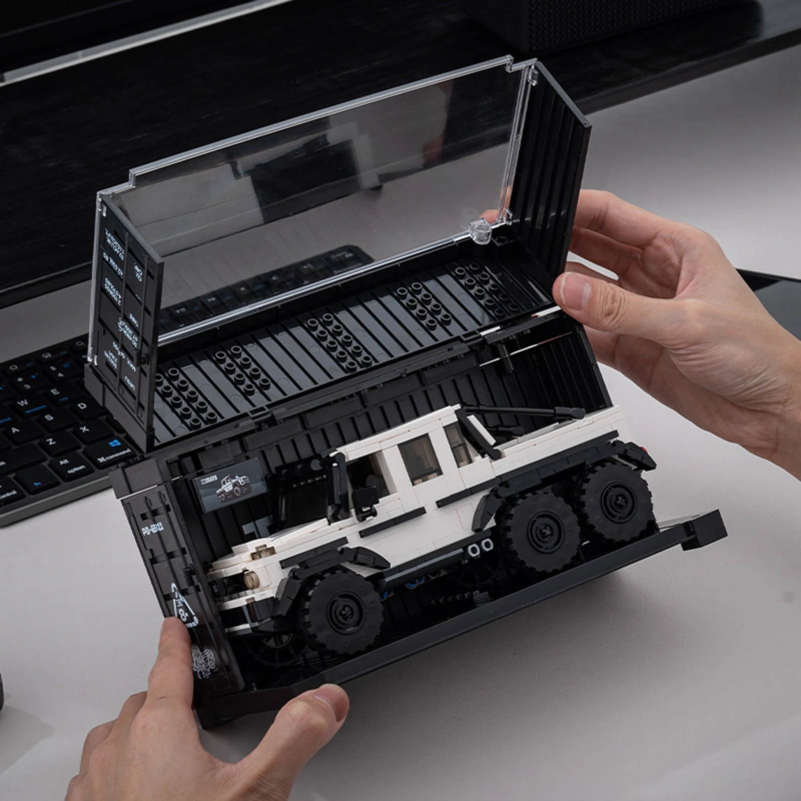 581pcs Buggy Car Model Technology Building Blocks PB8811 Vehicle With Display Case Boys Assembled Ornaments MOC Bricks DIY Toys
581pcs Buggy Car Model Technology Building Blocks PB8811 Vehicle With Display Case Boys Assembled Ornaments MOC Bricks DIY Toys