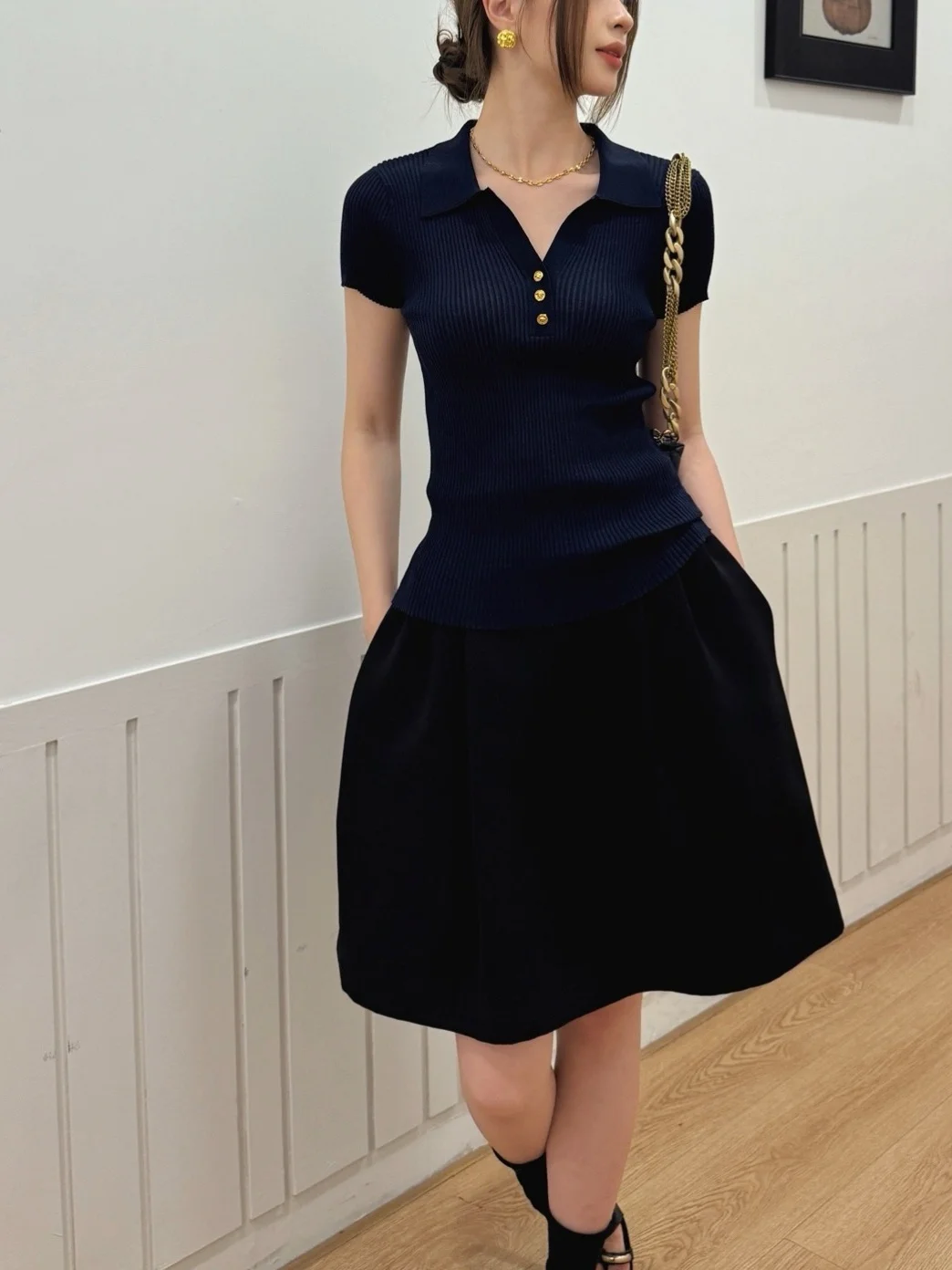 Neck Short Sleeve Knitted Sweater Women's Slim Fit Light Weight Gold Button Versatile Thin Top for Summer 2026
Neck Short Sleeve Knitted Sweater Women's Slim Fit Light Weight Gold Button Versatile Thin Top for Summer 2026