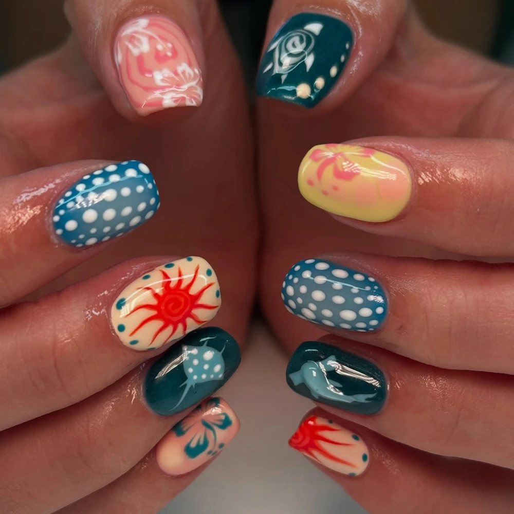 24 pieces per set. Short square cat-eye flower polka dot French press nails in a marine style for summer.
24 pieces per set. Short square cat-eye flower polka dot French press nails in a marine style for summer.