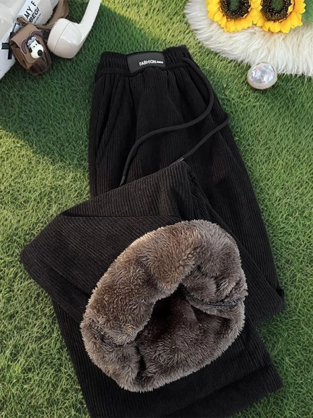 Men's Corduroy Sweatpants Winter New Loose Casual Thickened Lamb Velvet Straight Leg Wide Leg Pants Youth Fashion Trend Brand
Men's Corduroy Sweatpants Winter New Loose Casual Thickened Lamb Velvet Straight Leg Wide Leg Pants Youth Fashion Trend Brand