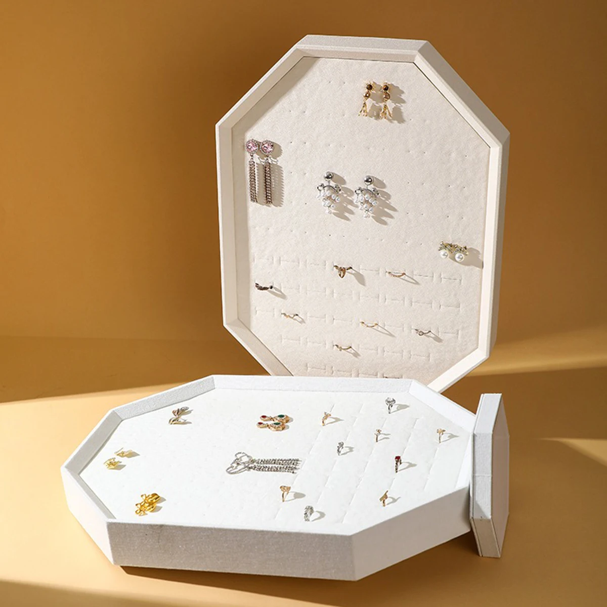 Высококачественная роскошная витрина для ювелирных изделий и подставка для хранения ювелирных изделий — органайзер со стабильным основанием для домашнего туалетного столика, комода и витрины в розничном магазине
Высококачественная роскошная витрина для ювелирных изделий и подставка для хранения ювелирных изделий — органайзер со стабильным основанием для домашнего туалетного столика, комода и витрины в розничном магазине