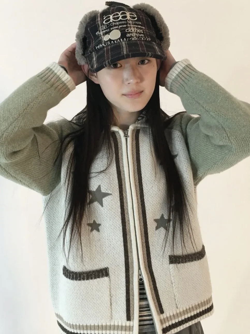 Aee Star Embroidery Stand Collar Sweater Zipper Splicing Color Block Knitted Cardigan Women's Winter Outerwear
Aee Star Embroidery Stand Collar Sweater Zipper Splicing Color Block Knitted Cardigan Women's Winter Outerwear