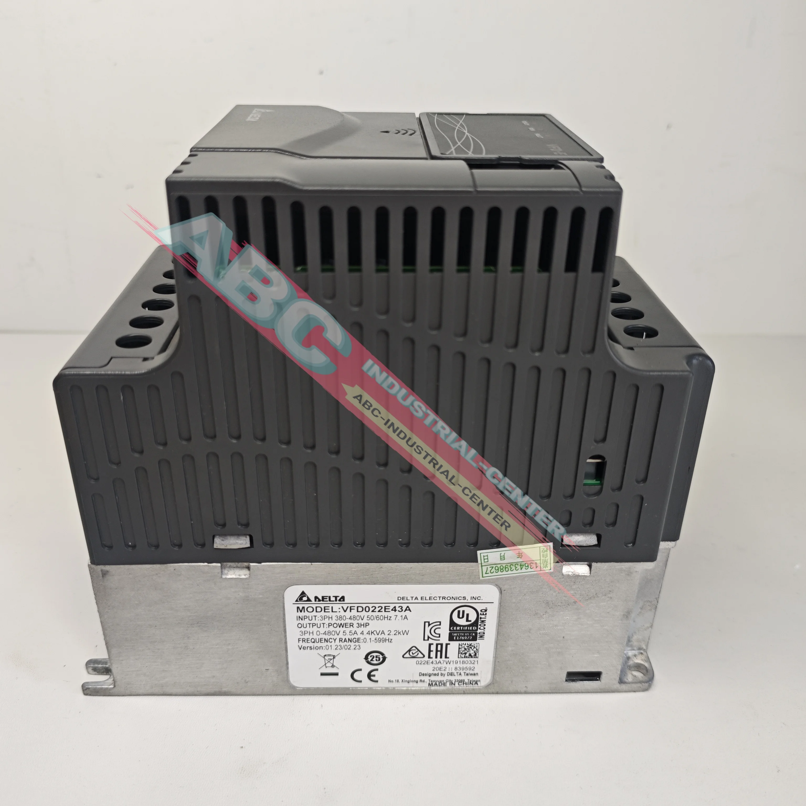 Инвертор новый VFD022E43A VFD037E43A
Инвертор новый VFD022E43A VFD037E43A