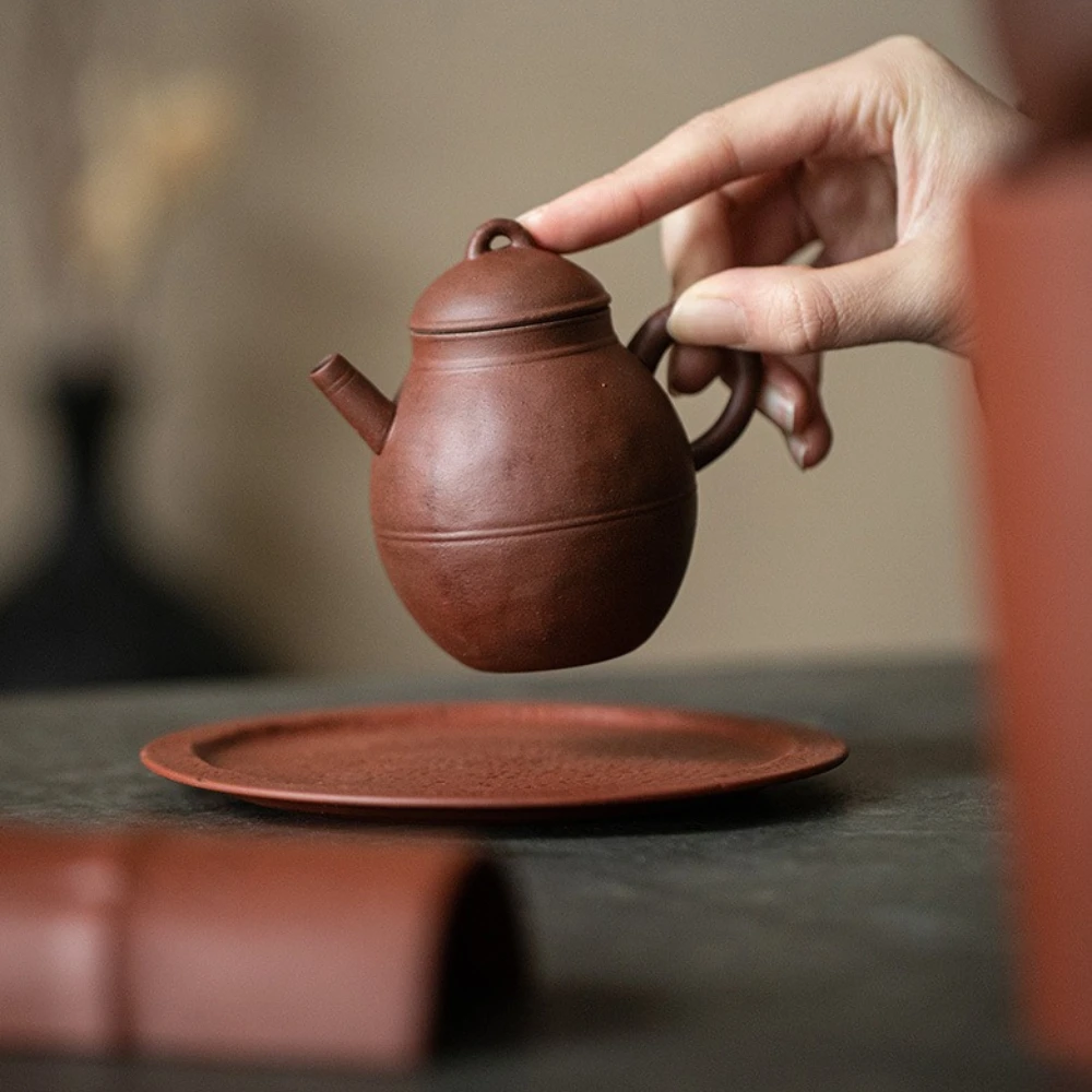160ML Japanese-style Wabi-sabi Wind Coarse Pottery Teapot KungFu TeaSet Ceramic Household Teapot Ball Hole Filter Teapot Gift
160ML Japanese-style Wabi-sabi Wind Coarse Pottery Teapot KungFu TeaSet Ceramic Household Teapot Ball Hole Filter Teapot Gift
