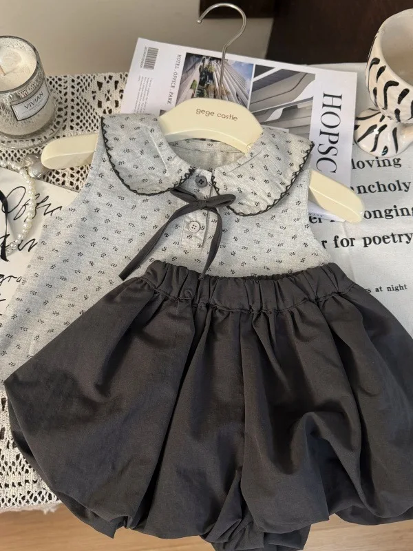 Fashionable Floral Doll Collar Girls Outfit Summer 2026 Two-Piece Set Breathable Short Sleeve Pure Color Bloom Shorts
Fashionable Floral Doll Collar Girls Outfit Summer 2026 Two-Piece Set Breathable Short Sleeve Pure Color Bloom Shorts