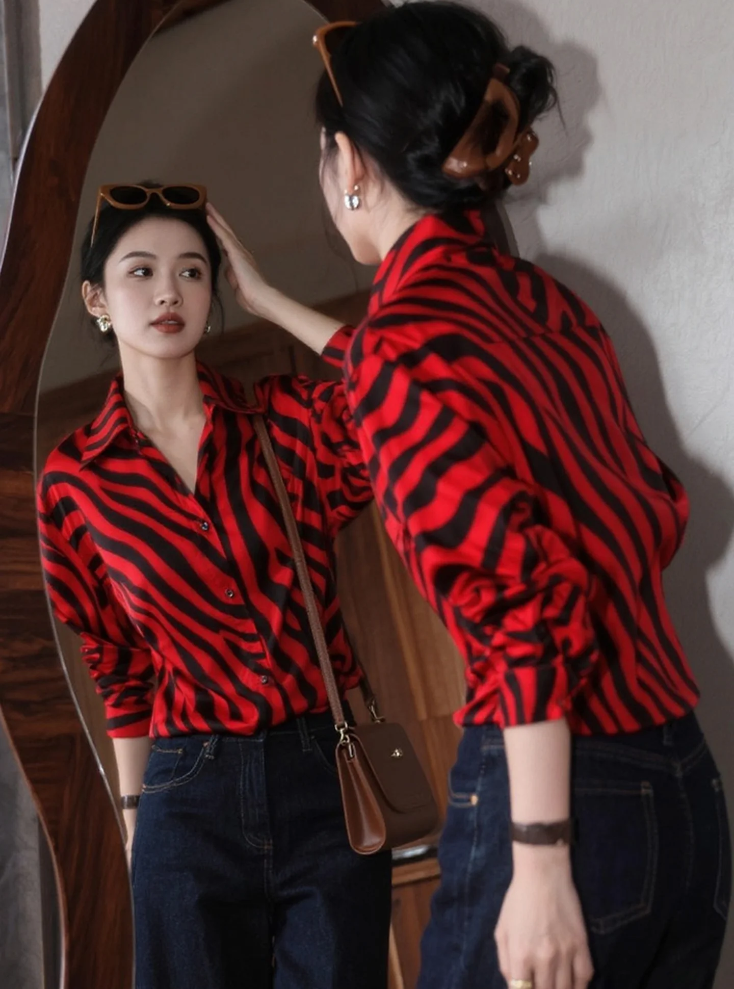 Уникальная женская блузка с красными полосками, весна 2026, новинка, высокое качество, французский стиль, длинный рукав
Уникальная женская блузка с красными полосками, весна 2026, новинка, высокое качество, французский стиль, длинный рукав