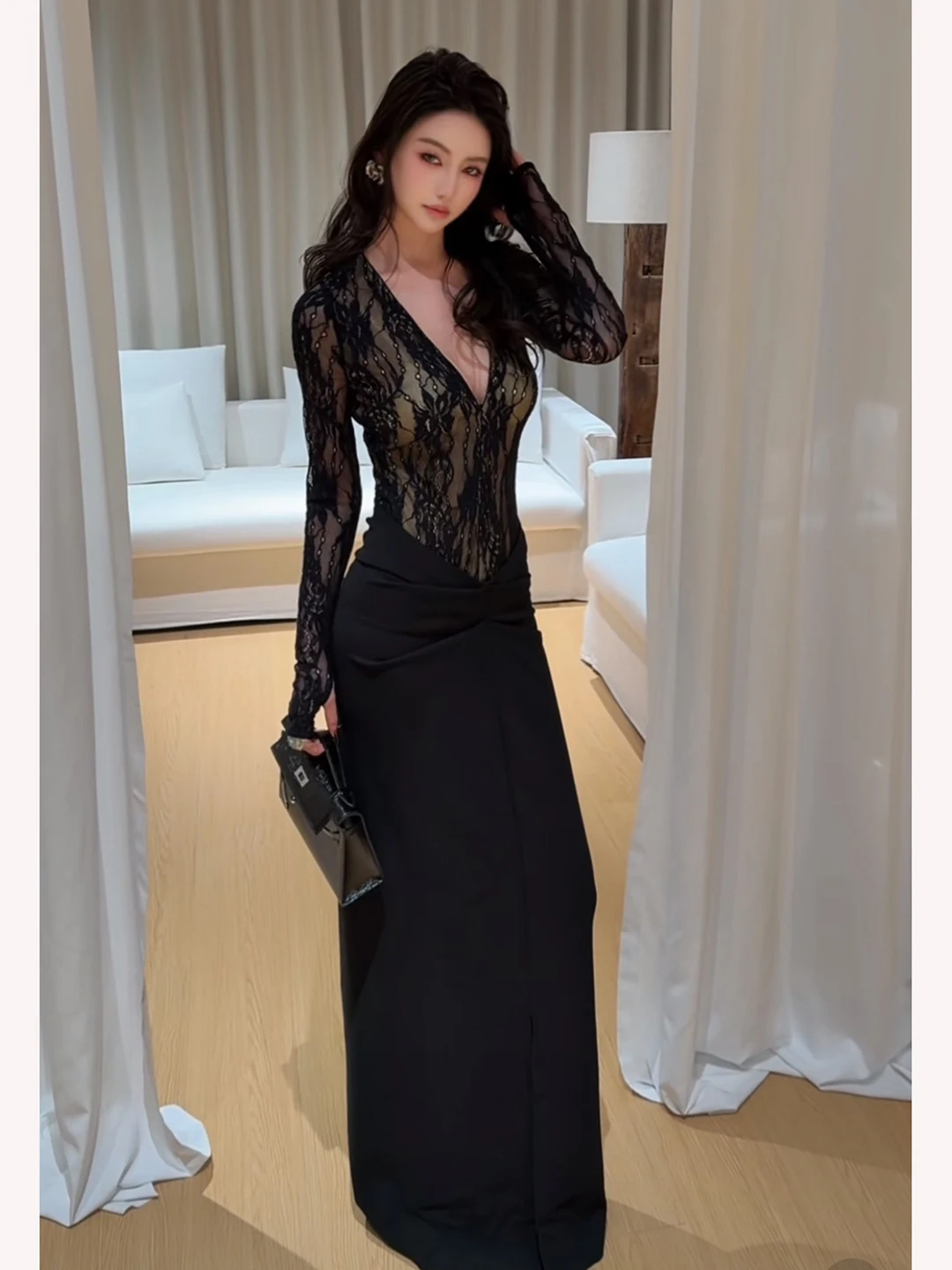 Женский комбинезон с глубоким V-образным вырезом, длинными рукавами и кружевными вставками, осенне-зимний, винтажный, с вырезами, открывающими живот
Женский комбинезон с глубоким V-образным вырезом, длинными рукавами и кружевными вставками, осенне-зимний, винтажный, с вырезами, открывающими живот