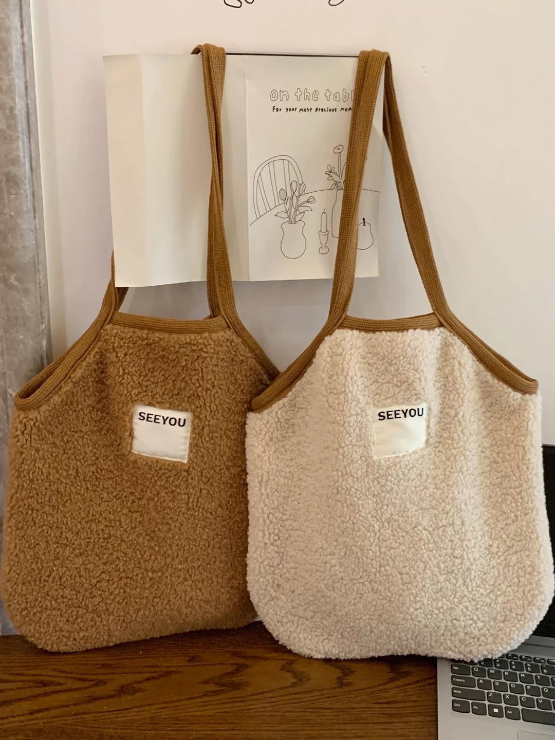 Корейская двусторонняя большая сумка в стиле ретро, женская сумка-тоут из овечьего меха, мягкая холщовая сумка, женская сумка-тоут
Корейская двусторонняя большая сумка в стиле ретро, женская сумка-тоут из овечьего меха, мягкая холщовая сумка, женская сумка-тоут