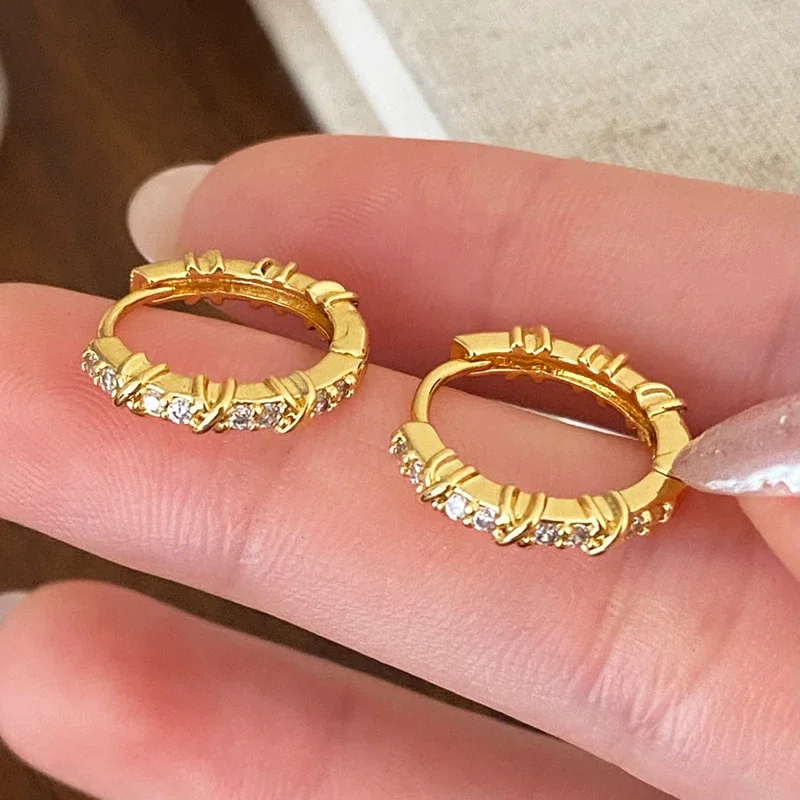 Real 925 Sterling Silver 18K Gold Zircon Round Hoop Earring for Women Classic Fine Jewelry Minimalist Personality Accessory
Real 925 Sterling Silver 18K Gold Zircon Round Hoop Earring for Women Classic Fine Jewelry Minimalist Personality Accessory