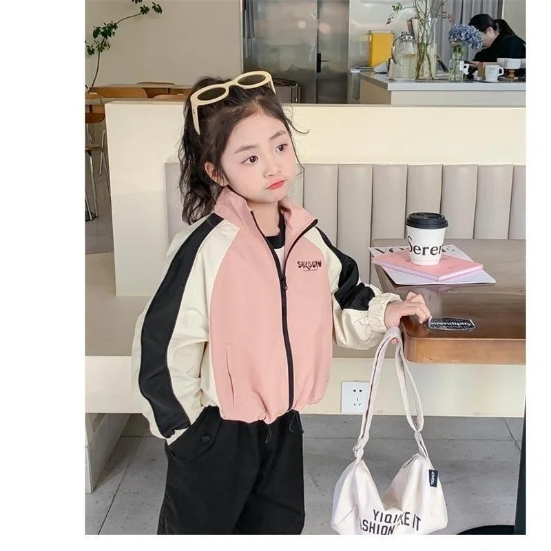 Новинка 2023 года, ветровки, весенне-осенние модные тонкие пальто на молнии для девочек, одежда для больших детей, детская повседневная бейсбольная верхняя одежда
Новинка 2023 года, ветровки, весенне-осенние модные тонкие пальто на молнии для девочек, одежда для больших детей, детская повседневная бейсбольная верхняя одежда