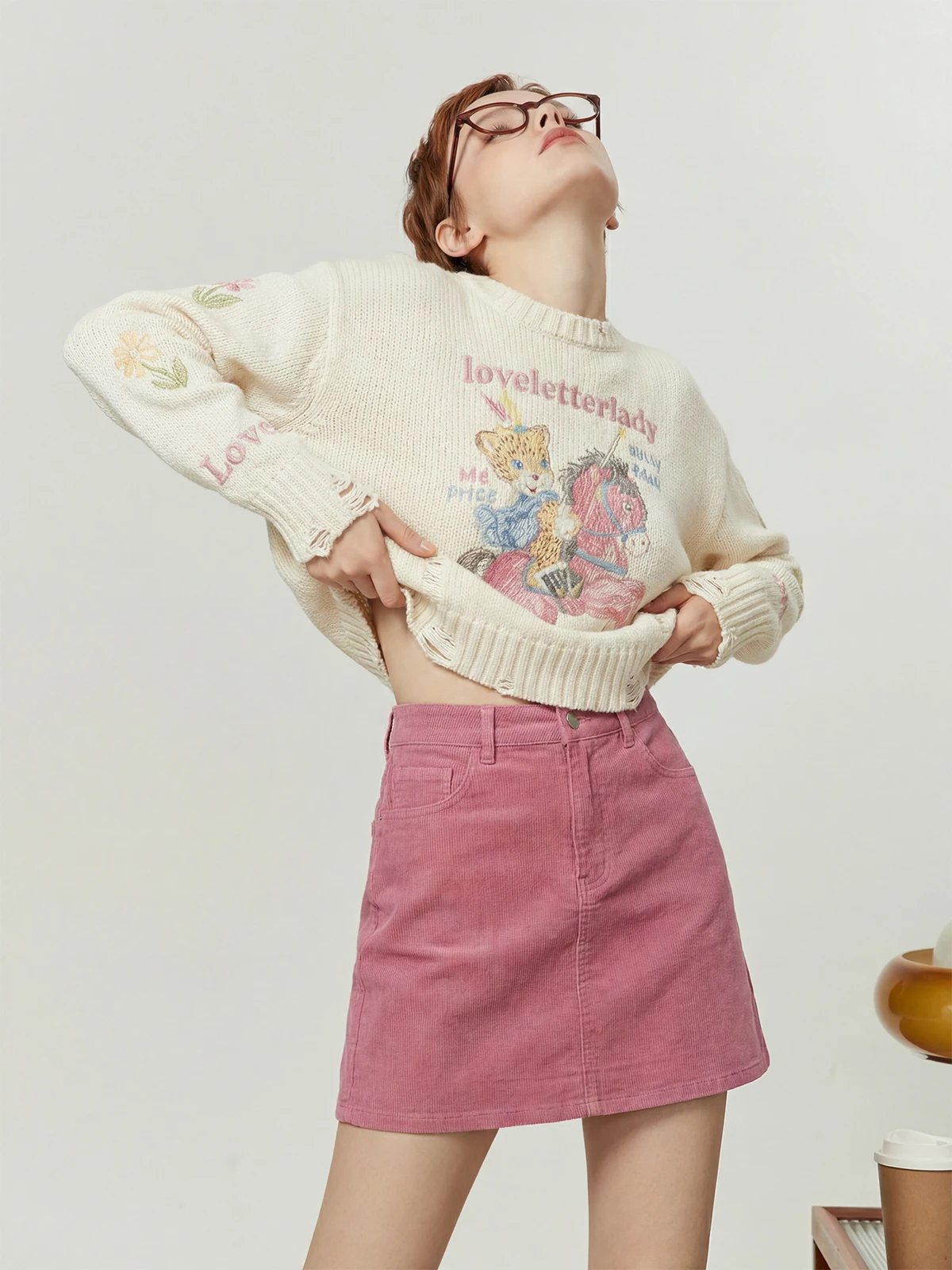 Женский свободный свитер с круглым вырезом, белый, с принтом, удлиненный, в корейском стиле, весенняя новинка
Женский свободный свитер с круглым вырезом, белый, с принтом, удлиненный, в корейском стиле, весенняя новинка