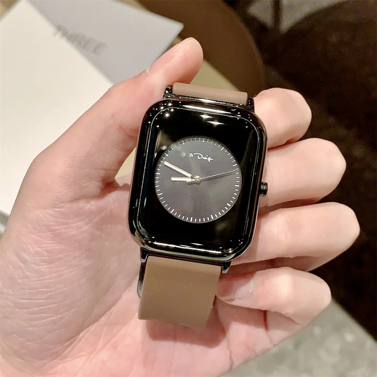 Square watch women's light luxury high-end sense simple fashion workplace leisure watch women
Square watch women's light luxury high-end sense simple fashion workplace leisure watch women
