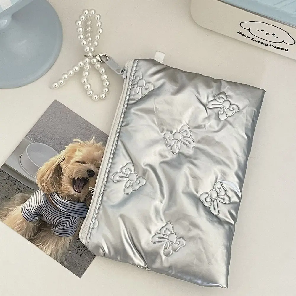 Multi-purpose Bow Design Portable Storage Bag Zipper Button Pearl Pendant Sanitary Mat Bag Makeup Organizer Makeup Bag
Multi-purpose Bow Design Portable Storage Bag Zipper Button Pearl Pendant Sanitary Mat Bag Makeup Organizer Makeup Bag