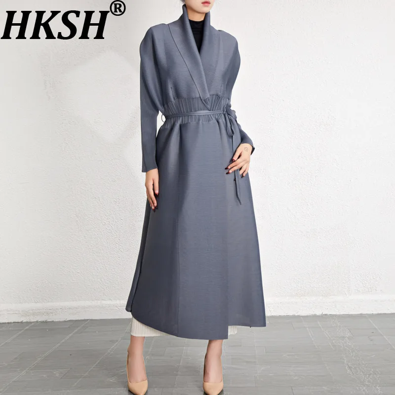 HKSH осень-зима новый женский длинный плащ с отложным воротником и поясом плиссированная повседневная тонкая куртка темпераментная ветровка HK12026 
HKSH осень-зима новый женский длинный плащ с отложным воротником и поясом плиссированная повседневная тонкая куртка темпераментная ветровка HK12026