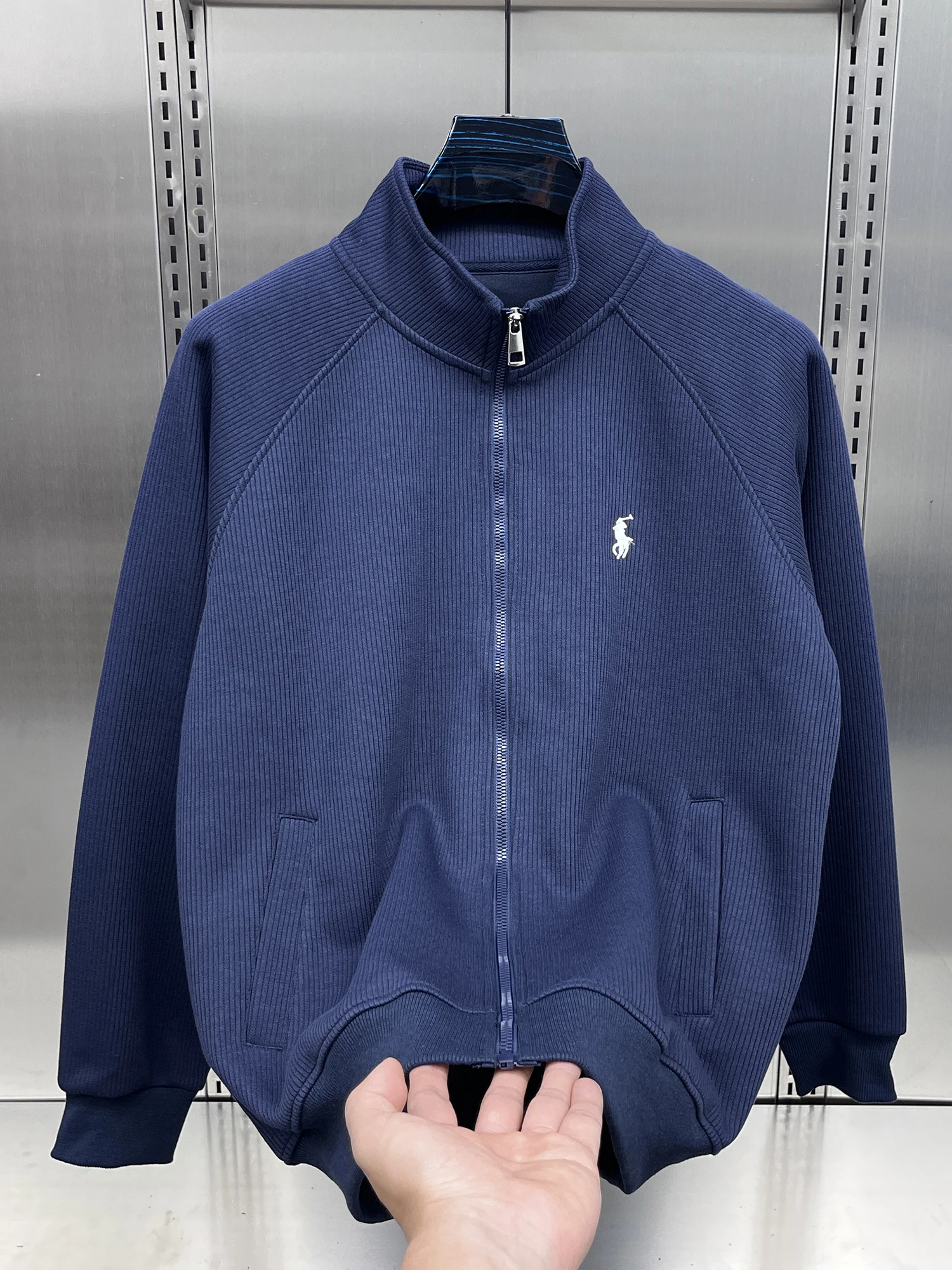 Fall 2025 Men's Stand Collar Open Cardigan Casual Loose Sportswear Trendy Brand Breathable Polyester Nylon Cosite Fiber
Fall 2025 Men's Stand Collar Open Cardigan Casual Loose Sportswear Trendy Brand Breathable Polyester Nylon Cosite Fiber