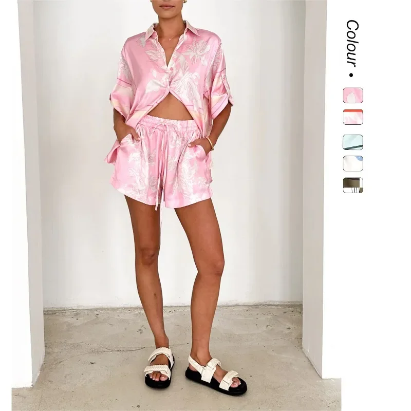Summer 2025 New Fashion Casual Print Cardigan Button Five-Quarter Sleeve Top Polyester Three-Point Pants Pink Women's Suit
Summer 2025 New Fashion Casual Print Cardigan Button Five-Quarter Sleeve Top Polyester Three-Point Pants Pink Women's Suit