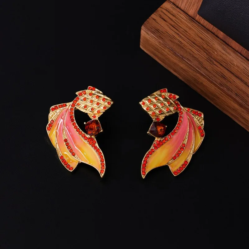 Retro Koi Full Diamond Stud Earrings Medieval Vintage High Temperament Niche Design Enamel Painted Earrings
Retro Koi Full Diamond Stud Earrings Medieval Vintage High Temperament Niche Design Enamel Painted Earrings