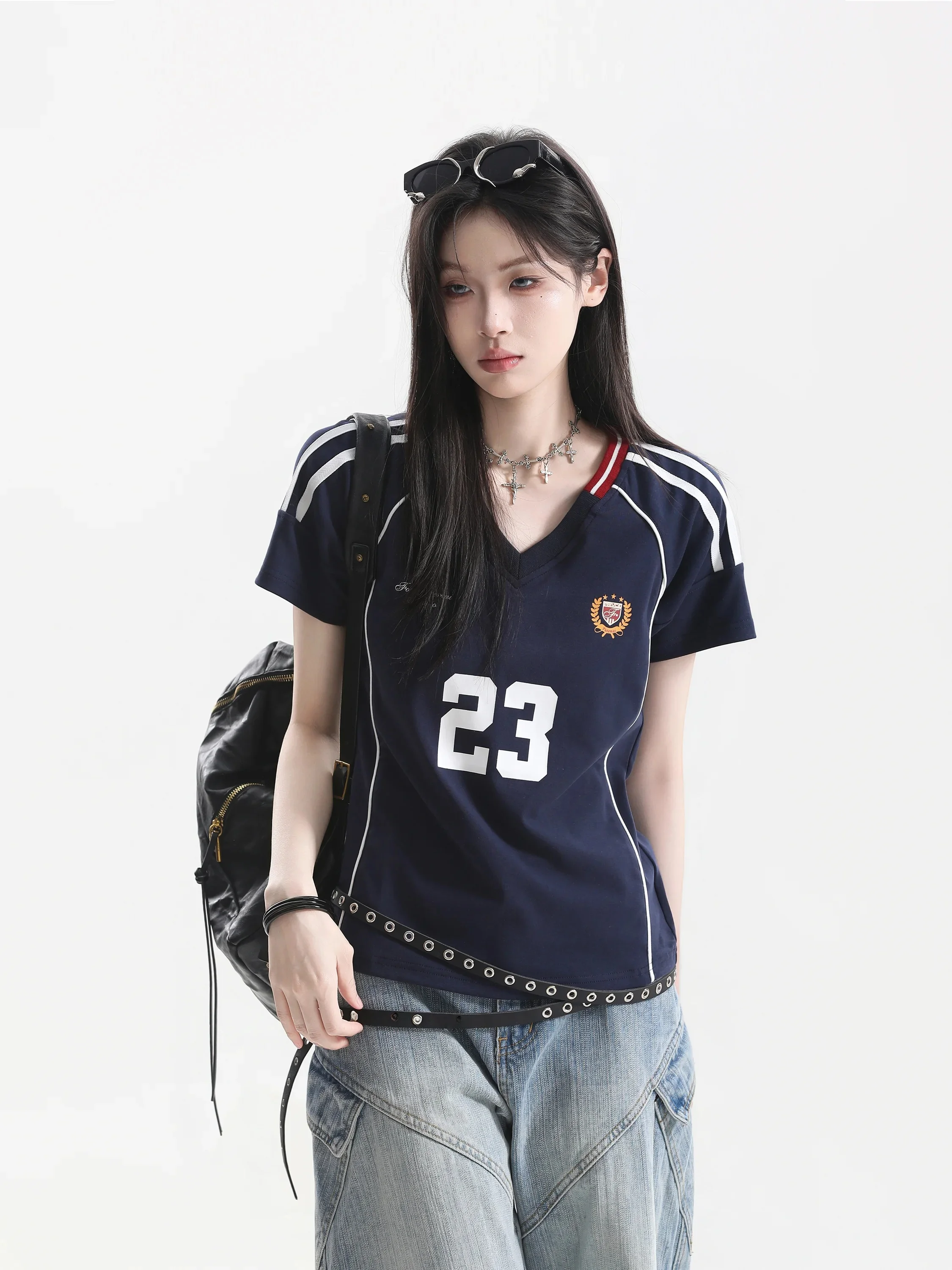 Retro American Color Block Stripe V-neck Printed Short Sleeve Women's Sporty Sexy Short T-shirt Casual Slim Fit Summer Top
Retro American Color Block Stripe V-neck Printed Short Sleeve Women's Sporty Sexy Short T-shirt Casual Slim Fit Summer Top