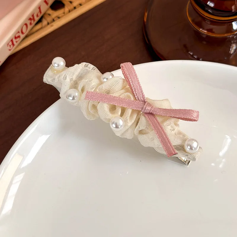 Hair Clip Pearl Mesh Ribbon Bow Pleated Cute Sweet Fringe Bangs Duckbill Side Clip for Women Daily Versatile Elegant Wear
Hair Clip Pearl Mesh Ribbon Bow Pleated Cute Sweet Fringe Bangs Duckbill Side Clip for Women Daily Versatile Elegant Wear