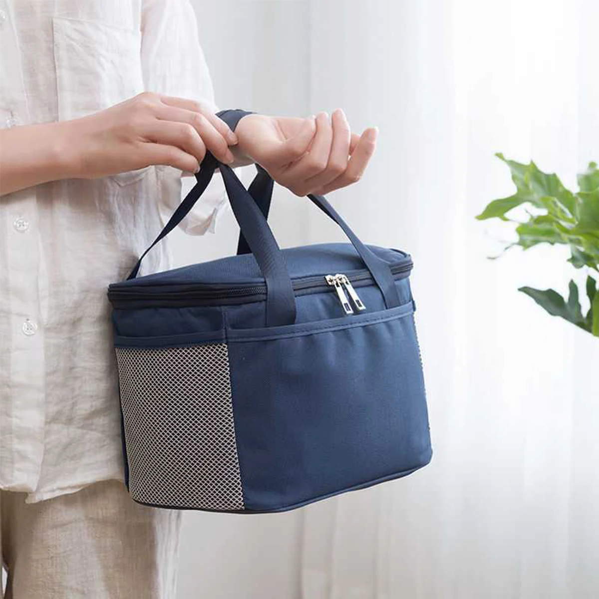 1 Pcs Insulation Bag Lunch Box Handbag Bento Bag With Rice Aluminum Foil Thickened Waterproof Lunch Box Bag
1 Pcs Insulation Bag Lunch Box Handbag Bento Bag With Rice Aluminum Foil Thickened Waterproof Lunch Box Bag
