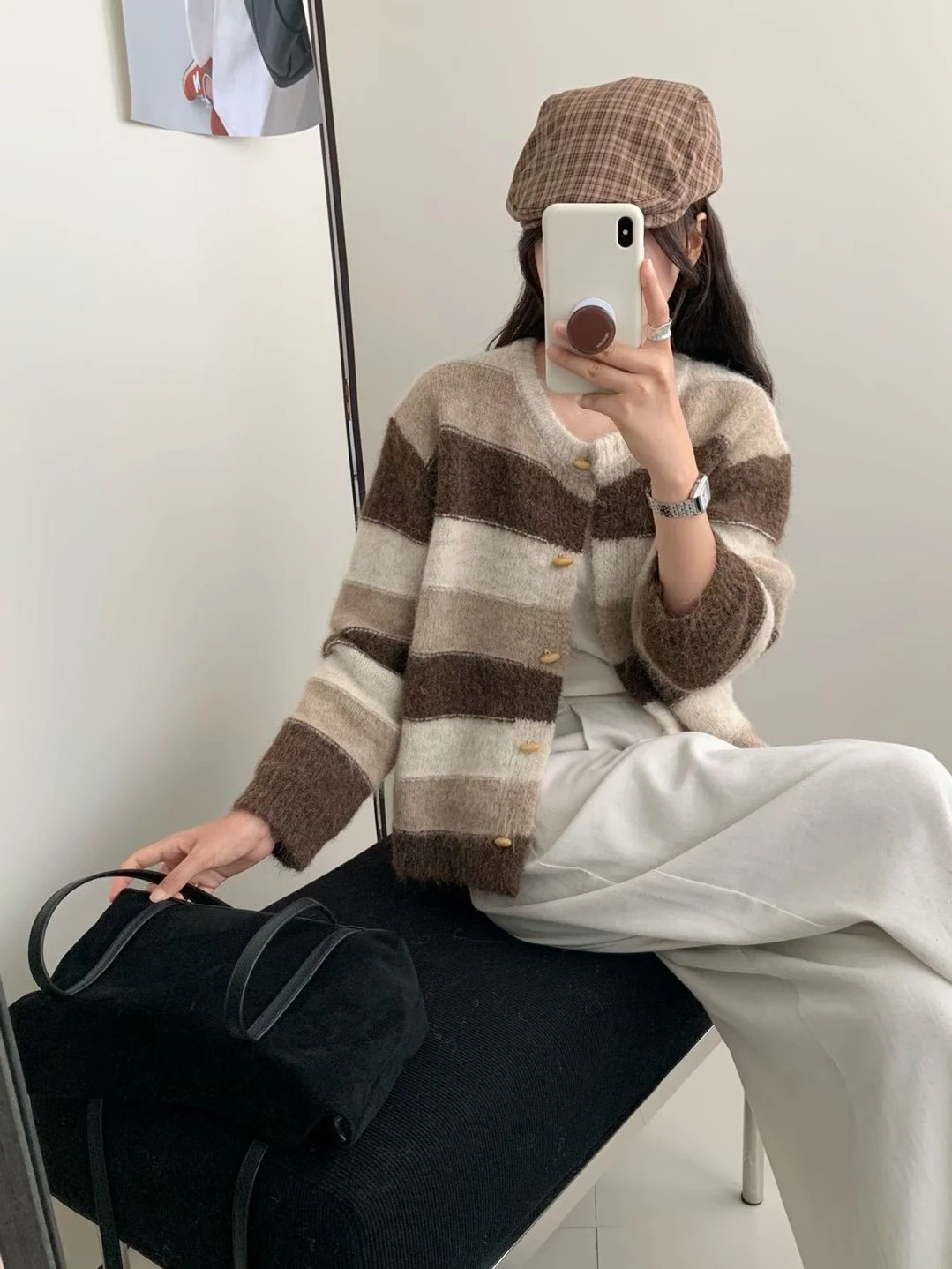 Women's Knitted Cardigan Sweater Stripe Pattern Fluffy round Ne High End Camere Blend Long Sve Warmth Faux Wood Button
Women's Knitted Cardigan Sweater Stripe Pattern Fluffy round Ne High End Camere Blend Long Sve Warmth Faux Wood Button