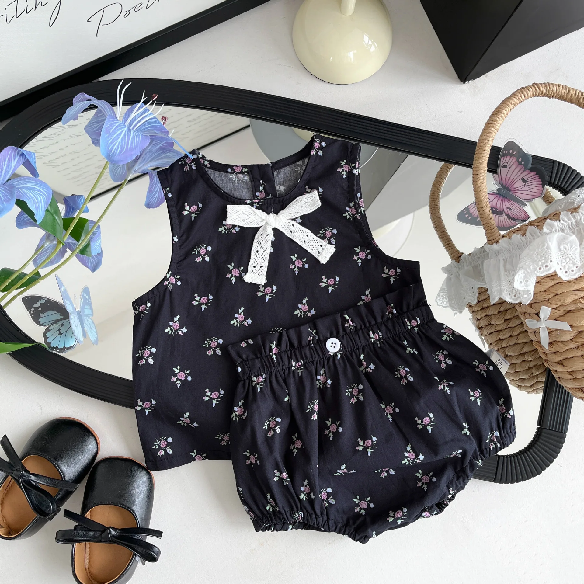 Summer Children Girl Clothes Sweet Girls Bow Floral Vest + Shorts 2pcs Loose Baby Sleeveless T-shirt Set Cotton Kids Tops Suit
Summer Children Girl Clothes Sweet Girls Bow Floral Vest + Shorts 2pcs Loose Baby Sleeveless T-shirt Set Cotton Kids Tops Suit