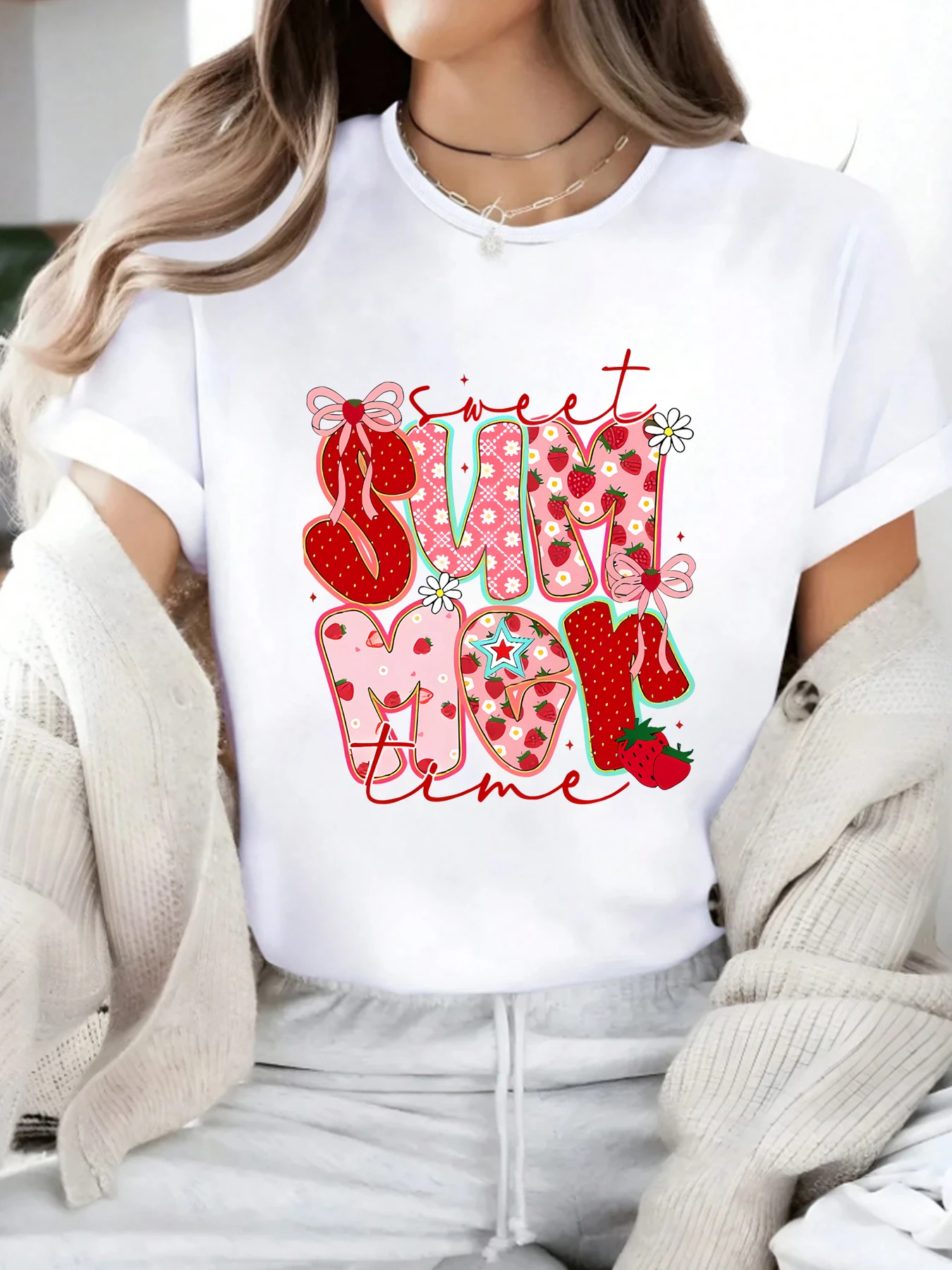 Strawberry Plus size women's round neck short sleeve T-shirt with elastic half sleeves and trendy prints
Strawberry Plus size women's round neck short sleeve T-shirt with elastic half sleeves and trendy prints