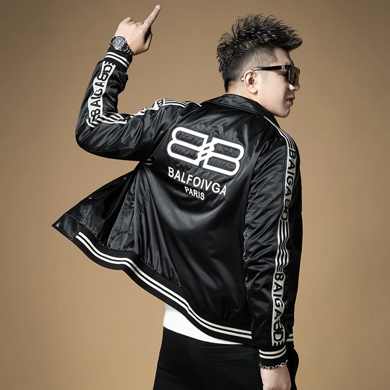 Мужская осенне-зимняя куртка ZhanChao с воротником, черное пальто, молодежная модная модель, приталенный крой, длинный рукав, верхняя одежда из полиэфирного волокна
Мужская осенне-зимняя куртка ZhanChao с воротником, черное пальто, молодежная модная модель, приталенный крой, длинный рукав, верхняя одежда из полиэфирного волокна