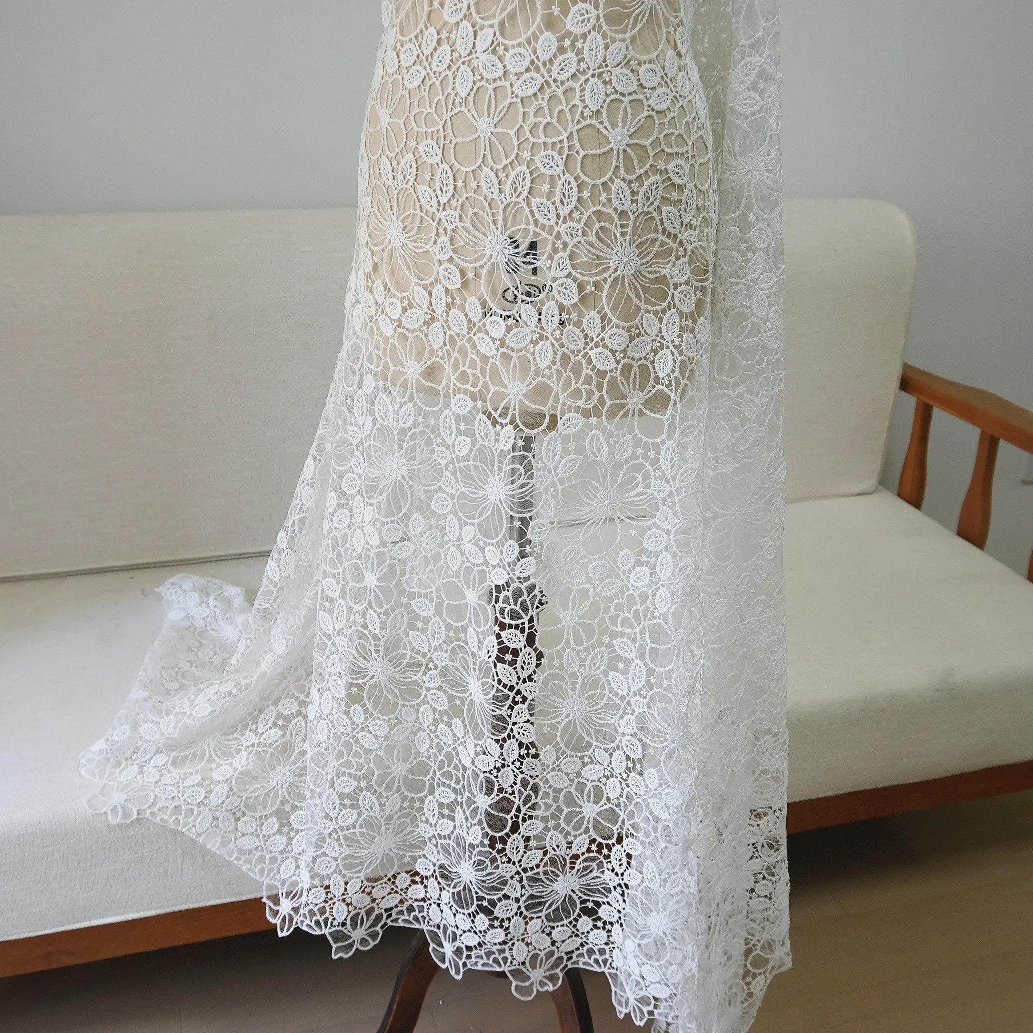 Fashion Wedding Dresses Lace Garments Material Transparent Premium Embroidered Floral Boning-Style Hollow Out Fabric
Fashion Wedding Dresses Lace Garments Material Transparent Premium Embroidered Floral Boning-Style Hollow Out Fabric