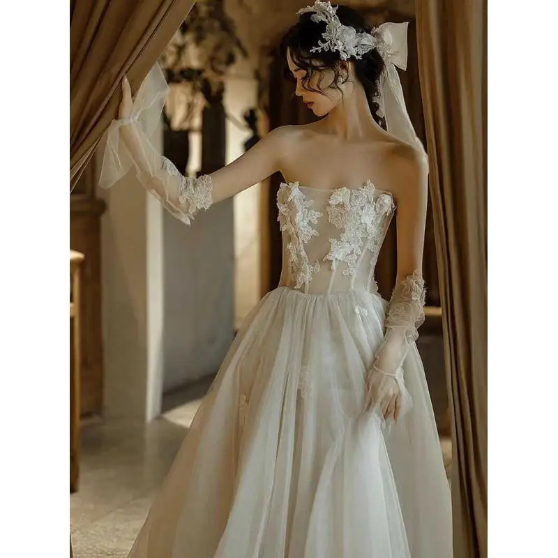 French Lace Light Wedding Dress With High-end Feel Strapless Forest Style Backless Outdoor Veil Small Trailing Dress Customized
French Lace Light Wedding Dress With High-end Feel Strapless Forest Style Backless Outdoor Veil Small Trailing Dress Customized