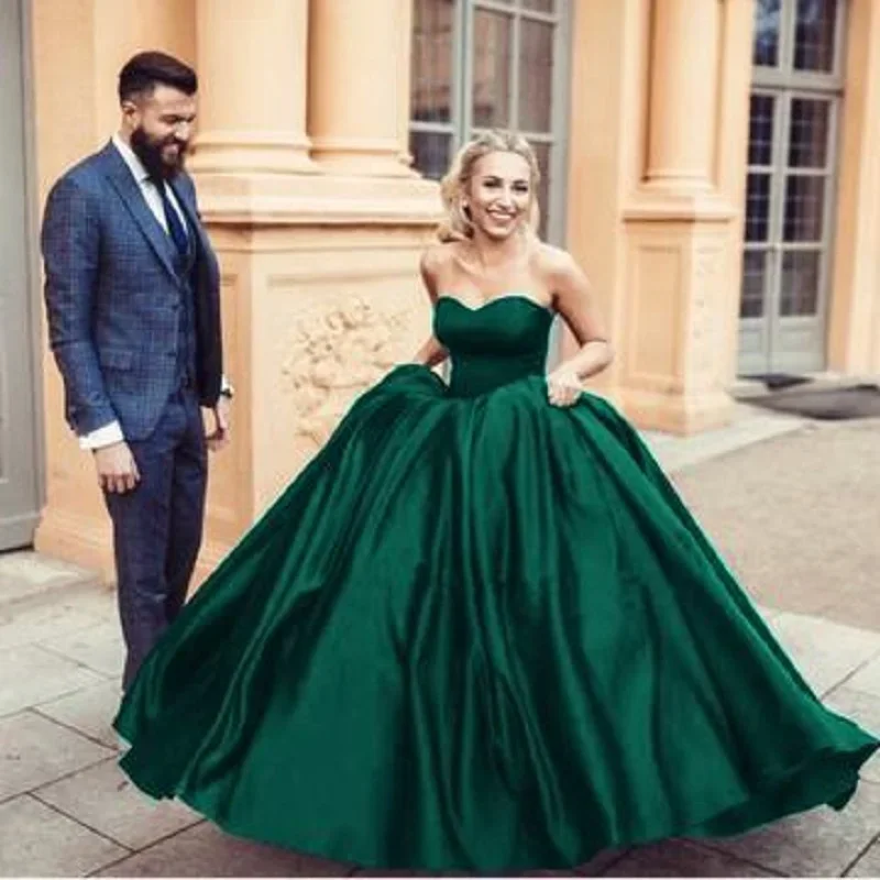 Customized Sweetheart Sleeveless Arabic Sweep Train Party Dress Quinceanera Ball Gown Dresses Satin Formal Evening Dresses
Customized Sweetheart Sleeveless Arabic Sweep Train Party Dress Quinceanera Ball Gown Dresses Satin Formal Evening Dresses