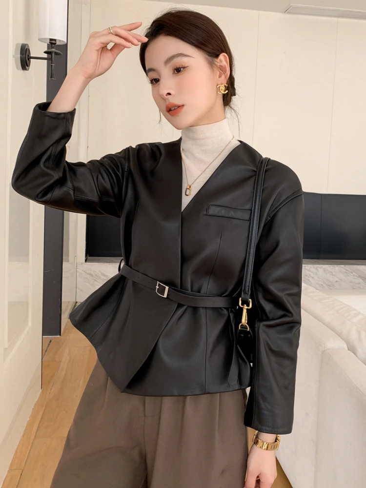 Elegant V-neck Genuine Leather Blazer Jackets for Women Simple Soft Black Short Real Sheepskin Coat with Belt lederjacke damen
Elegant V-neck Genuine Leather Blazer Jackets for Women Simple Soft Black Short Real Sheepskin Coat with Belt lederjacke damen
