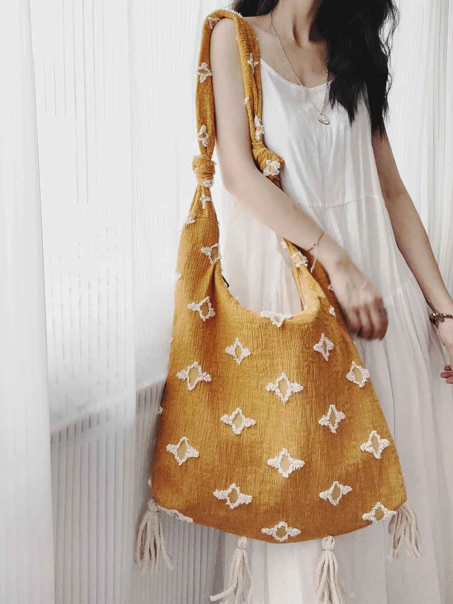 Bohemian Style Tote Bag Yellow Tassel Cotton Linen Crossbody Single Shoulder Forest System Vintage Artistic Handbag
Bohemian Style Tote Bag Yellow Tassel Cotton Linen Crossbody Single Shoulder Forest System Vintage Artistic Handbag
