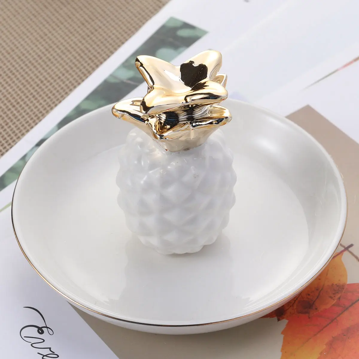 Ceramics Jewelry Tray Pineapple Ornament White Nordic Style Jewelry Plate Ring Bracelet Necklace Tray for Dresser Bathroom
Ceramics Jewelry Tray Pineapple Ornament White Nordic Style Jewelry Plate Ring Bracelet Necklace Tray for Dresser Bathroom