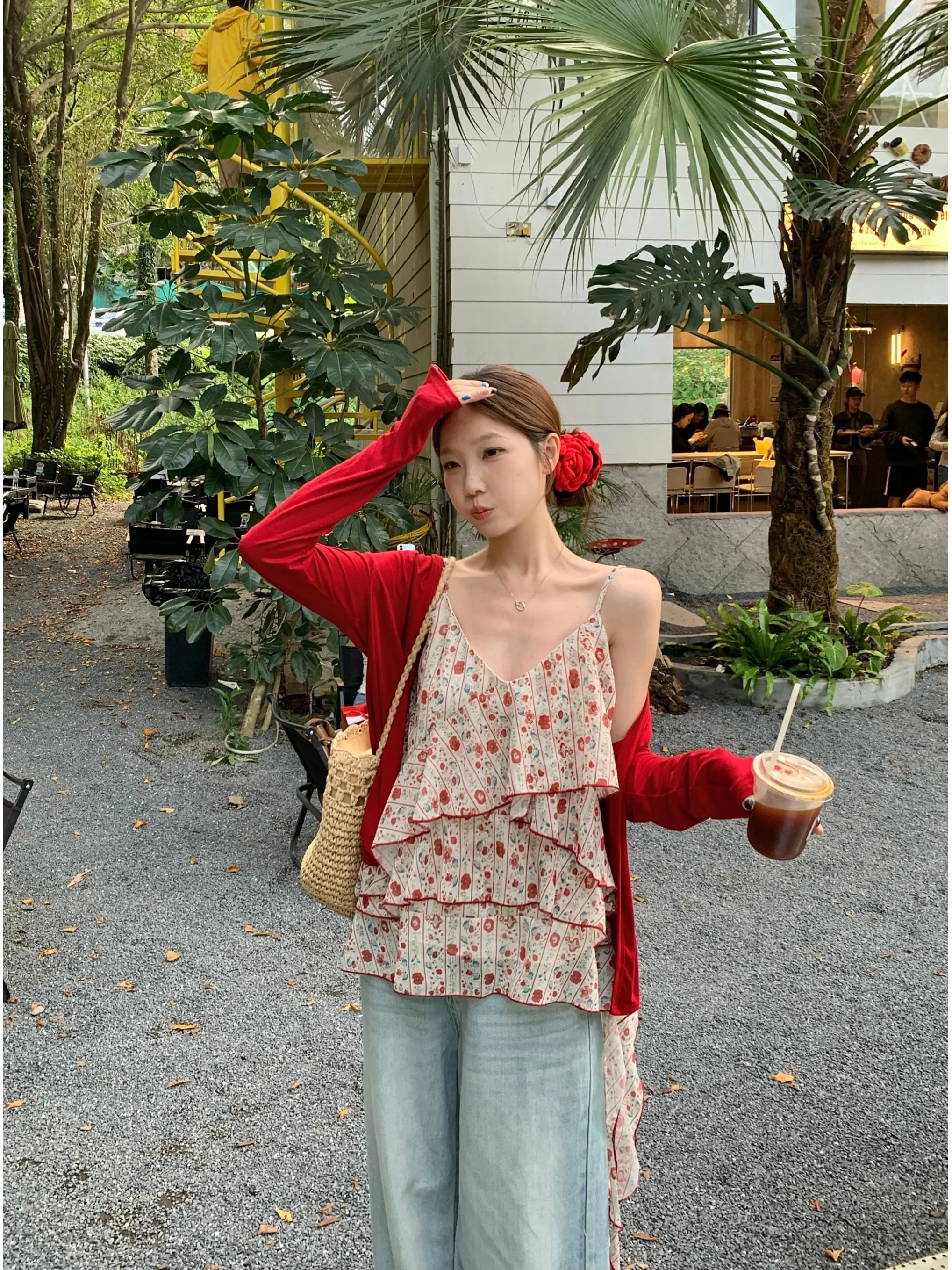 plus Size Summer New Pure Desire Style Set Red Open Cardigan Top Irregular Floral Print Strap Vest Korean Loose Fit Long Sleeve
plus Size Summer New Pure Desire Style Set Red Open Cardigan Top Irregular Floral Print Strap Vest Korean Loose Fit Long Sleeve
