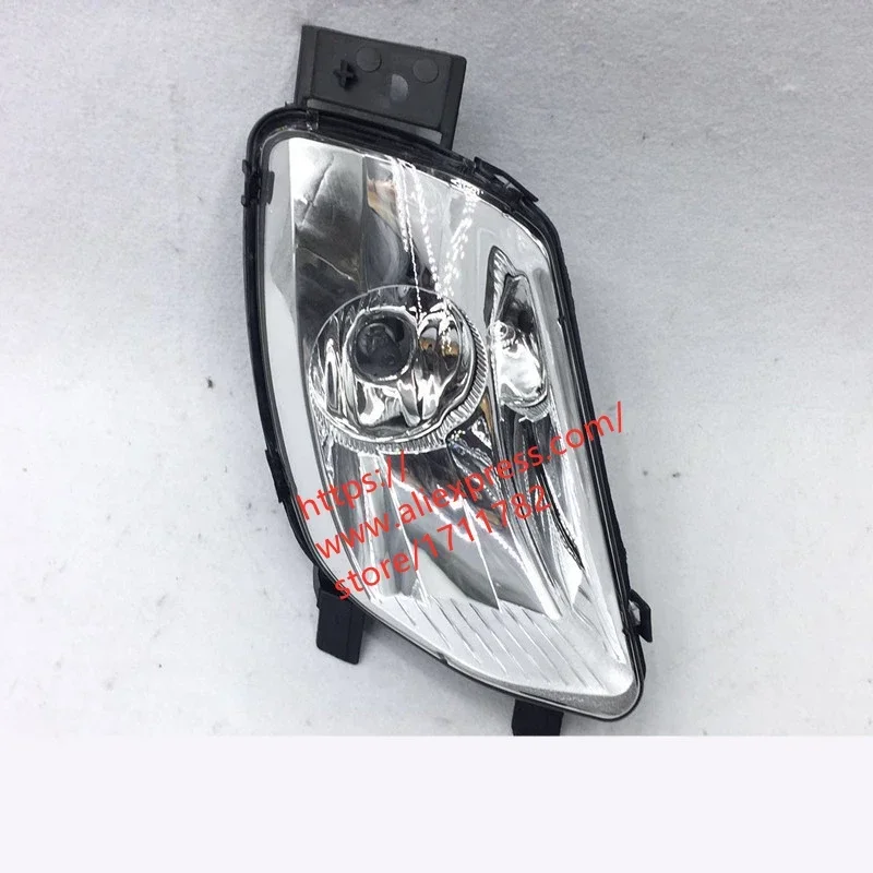 Передняя противотуманная фара для Peugeot 408 2010-2013 гг.
Передняя противотуманная фара для Peugeot 408 2010-2013 гг.