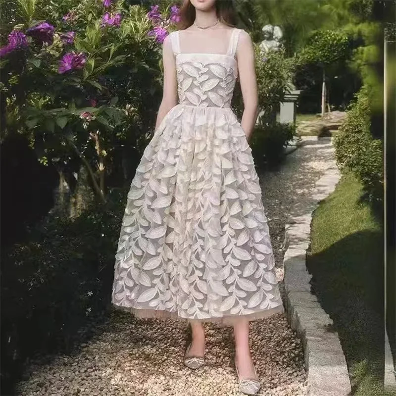 Runway High Quality Summer Lace Ball Gown Dress For Women Sleeveless Vest Embroidery Flower Sexy Backless Prom Party Midi Dress
Runway High Quality Summer Lace Ball Gown Dress For Women Sleeveless Vest Embroidery Flower Sexy Backless Prom Party Midi Dress