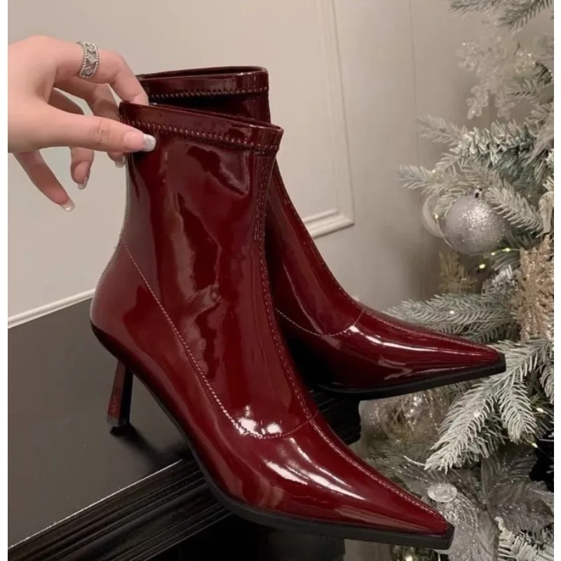 New Fashion Pointed Toe Patent Leather Female High Heels Sexy Pointed Toe Women's Ankle Boots Simple Stiletto Shoes Zapatos
New Fashion Pointed Toe Patent Leather Female High Heels Sexy Pointed Toe Women's Ankle Boots Simple Stiletto Shoes Zapatos