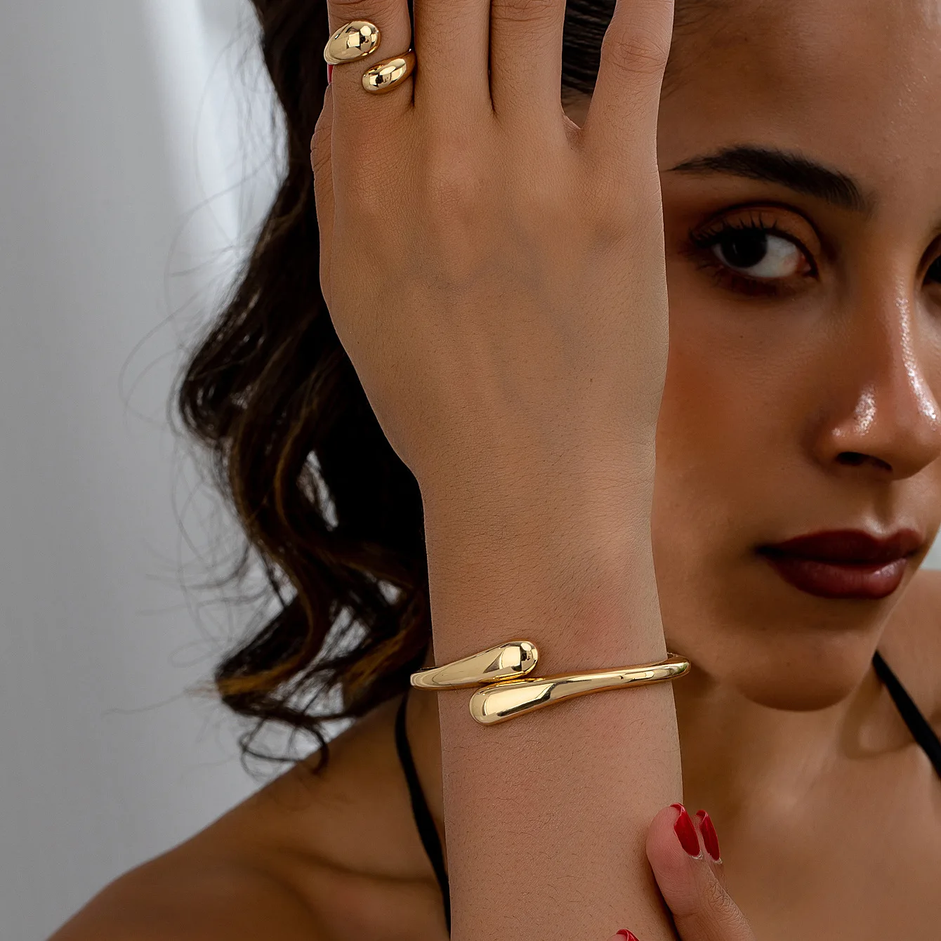 2PCS/Set Luxury Gold Color Cross Cuff Bangles for Women Goth Punk Smooth Drop Bracelets Rings Set Luxury Jewelry Set Party Gifts
2PCS/Set Luxury Gold Color Cross Cuff Bangles for Women Goth Punk Smooth Drop Bracelets Rings Set Luxury Jewelry Set Party Gifts