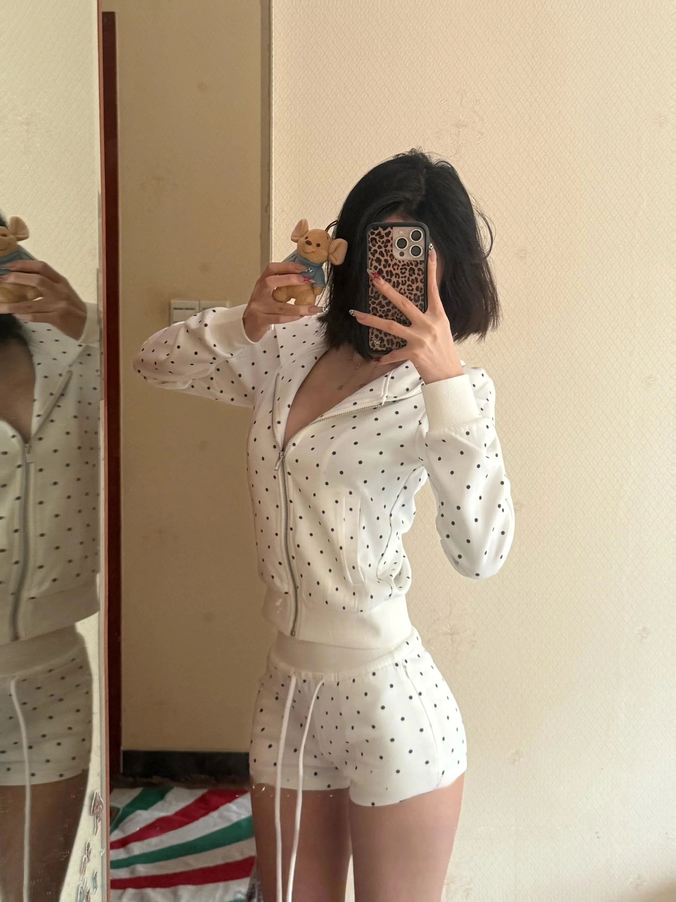 Hot Girl Casual Sportswear Set Long Sleeve Hoodie Polka Dot Shorts Women's Fashion Spring Autumn Slimming Fit Zipper Closure
Hot Girl Casual Sportswear Set Long Sleeve Hoodie Polka Dot Shorts Women's Fashion Spring Autumn Slimming Fit Zipper Closure