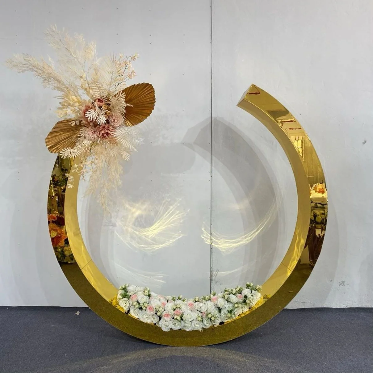 ft-Event Party Bright Golden Mirror Wedding Arch%
ft-Event Party Bright Golden Mirror Wedding Arch%