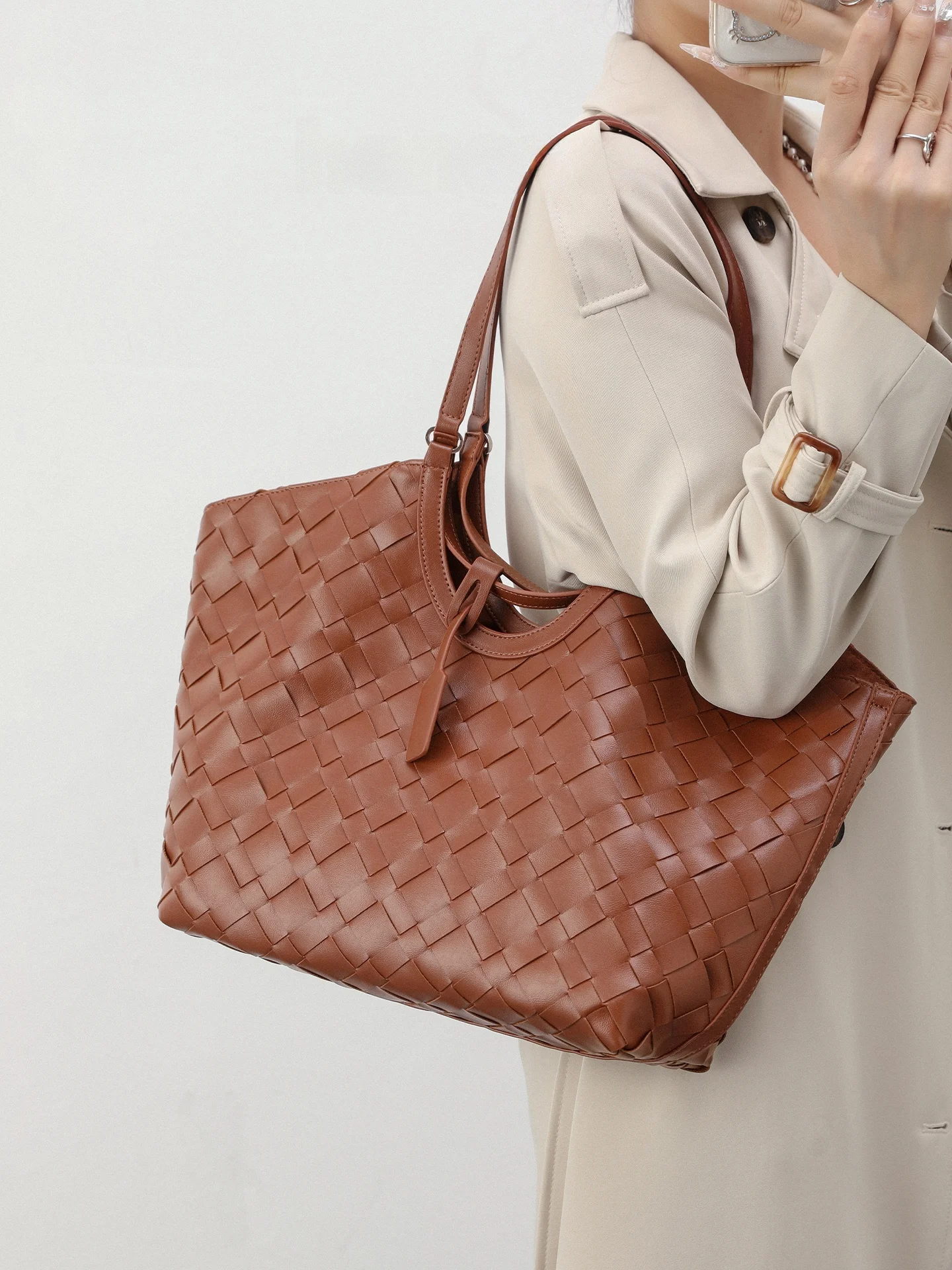 Hanayo Women's Large Capaci Woven Tote Bag Commuter Underarm Bag Faionable Casual Handbag with Double oulder Straps
Hanayo Women's Large Capaci Woven Tote Bag Commuter Underarm Bag Faionable Casual Handbag with Double oulder Straps