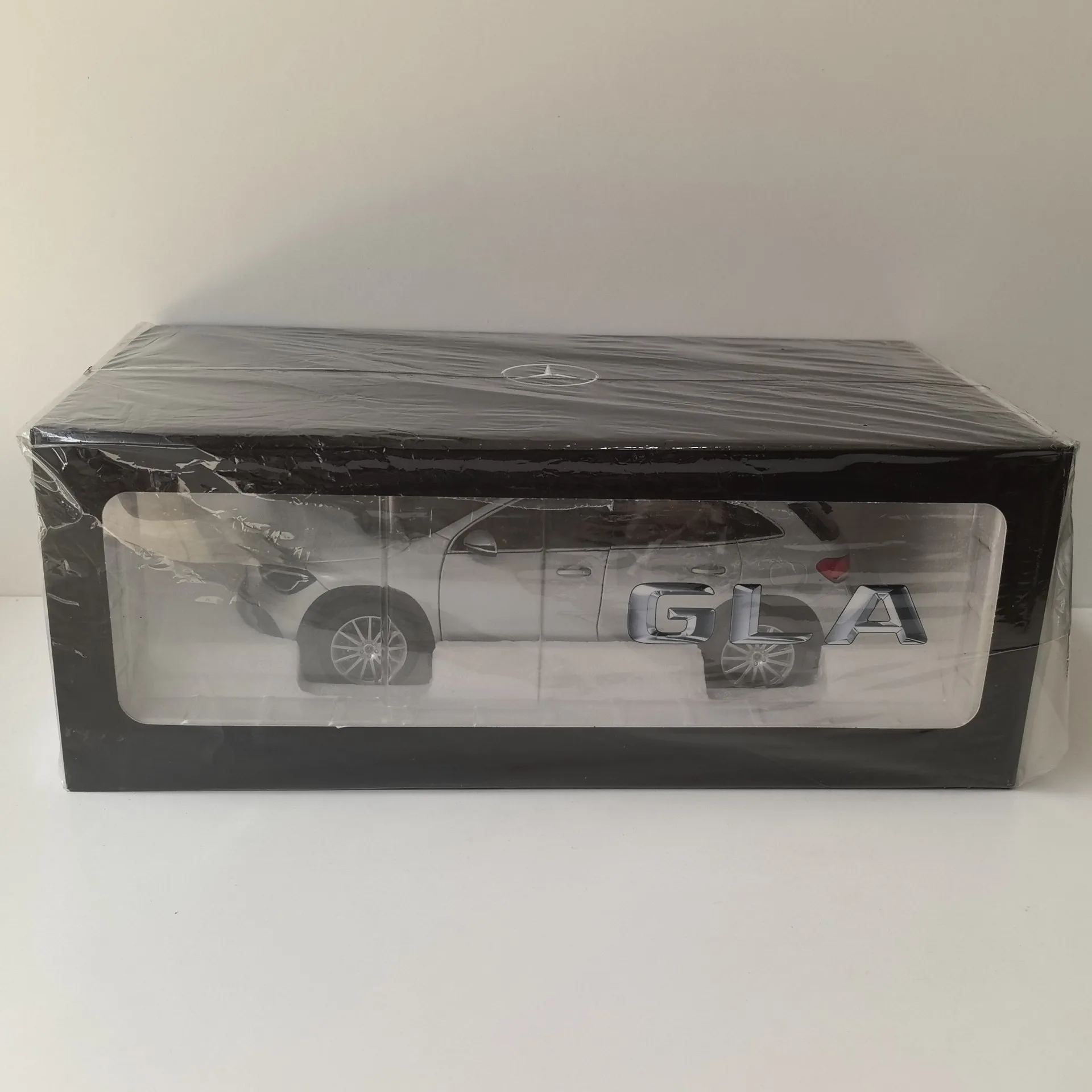 Литой под давлением масштаб 1/18 BENZ GLA R1G8, модель автомобиля из сплава, Коллекционная игрушка, подарок, сувенир, демонстрационный орнамент
Литой под давлением масштаб 1/18 BENZ GLA R1G8, модель автомобиля из сплава, Коллекционная игрушка, подарок, сувенир, демонстрационный орнамент