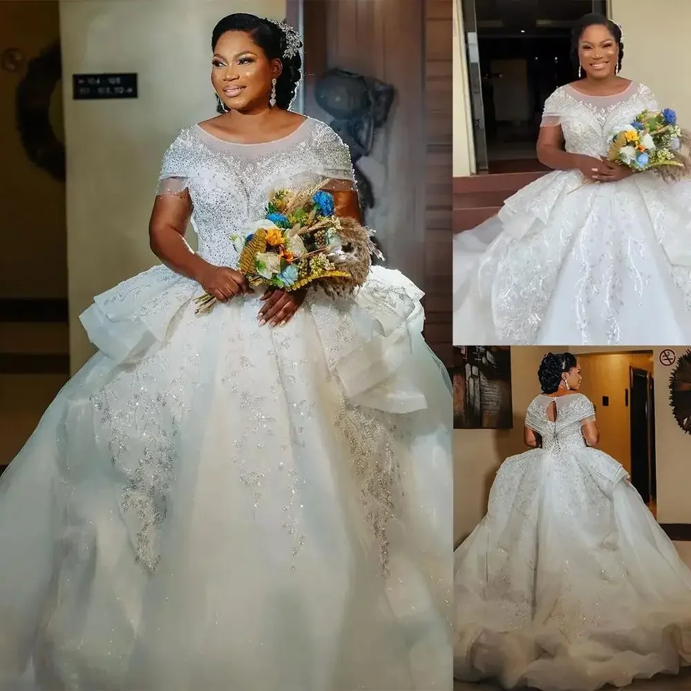 Customize Luxury Plus Size Ball Gown Wedding Dress Shinny Appliques Beads Ballgown Wedding Dress Robe De Mariée Back Bridal Gown
Customize Luxury Plus Size Ball Gown Wedding Dress Shinny Appliques Beads Ballgown Wedding Dress Robe De Mariée Back Bridal Gown
