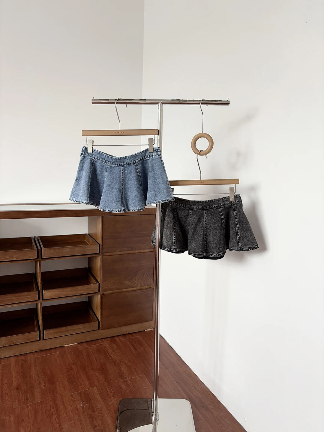 Low Waist A-Line Denim Skirt Women Summer Slimming Versatile Sexy Short Elastic Waist Blue Umbrella Skirt Ladies Fashion
Low Waist A-Line Denim Skirt Women Summer Slimming Versatile Sexy Short Elastic Waist Blue Umbrella Skirt Ladies Fashion