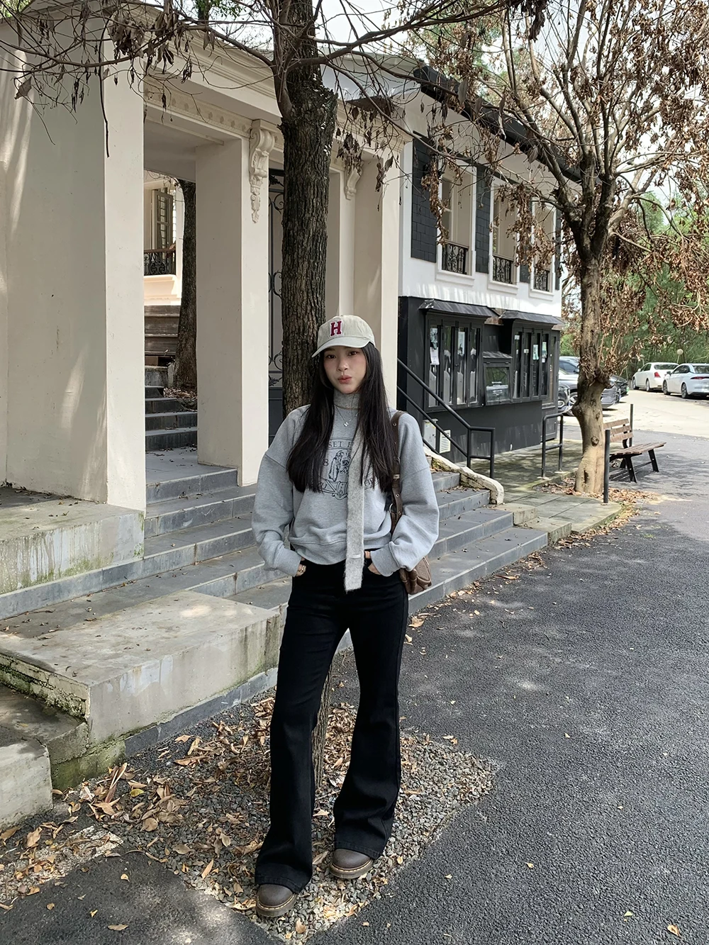 High Elastic Slim Fit Bootcut Straight Leg Black Jeans UR Korean Style High Waist Stretchy Ladies Trousers for Daily Wear
High Elastic Slim Fit Bootcut Straight Leg Black Jeans UR Korean Style High Waist Stretchy Ladies Trousers for Daily Wear